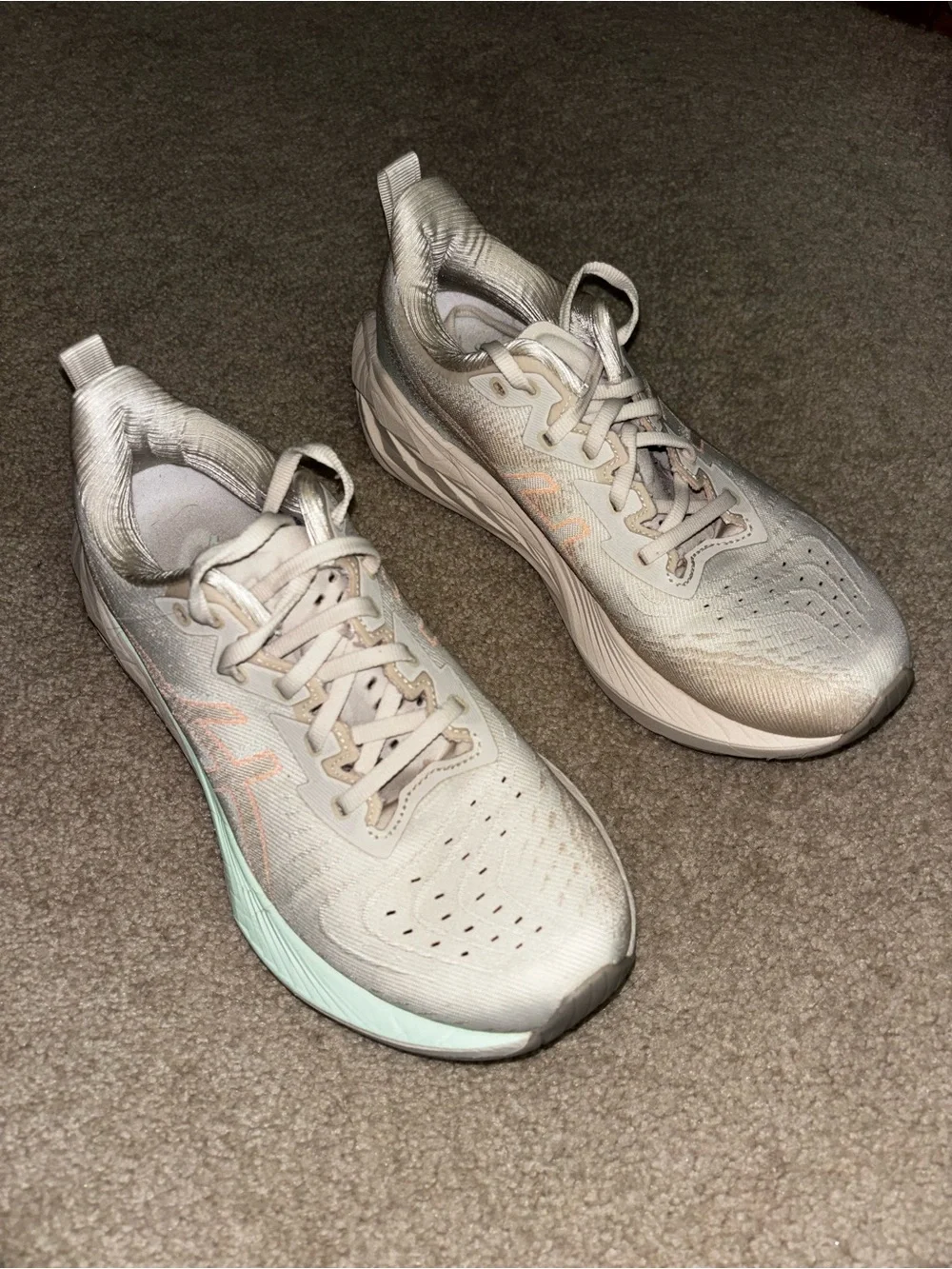 Asics Women's Novablast Size 8.5